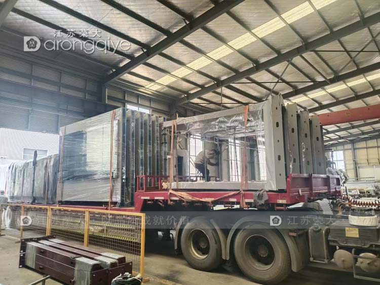 河南智能公交站臺(tái)正在裝車圖片