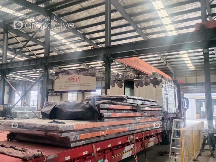 浙江智慧公交站臺(tái)正在裝車